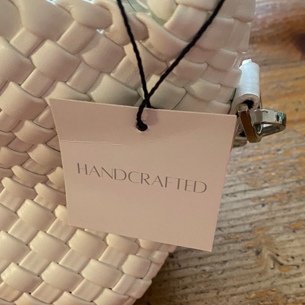 Elegant White Woven Women's Bag - Picture 3 of 5